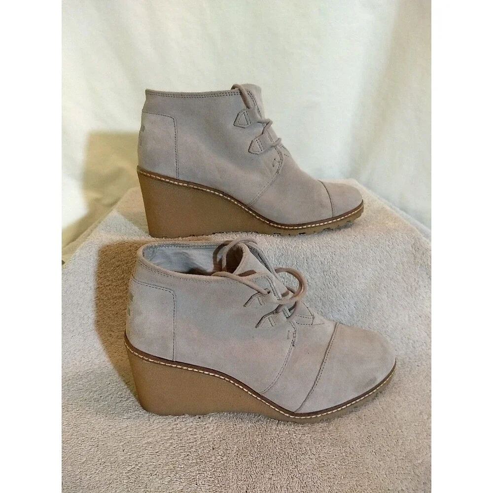 Tom's Women's Suede Wedge Lace Up Ankle Booties Gray Taupe Size W 9 Edgy